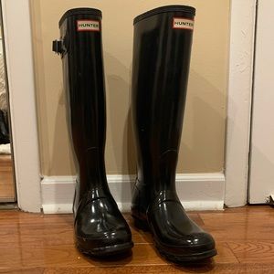 Hunter Women’s Tall Gloss Rain Boots: Black